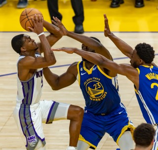 nba季后赛现场直播比赛(nba季后赛直播在线视频直播)
