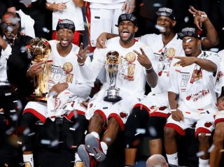 nba热火三巨头(nba热火三巨头时期录像)，NBA热火三巨头时期录像回顾，NBA热火三巨头时期录像回顾，传奇的瞬间