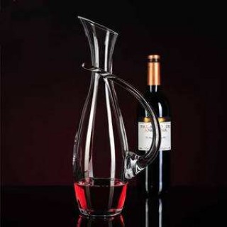红酒的醒酒器(红酒的醒酒器有什么作用)，红酒醒酒器的神秘作用，解锁红酒的最佳体验，解锁红酒最佳体验的关键，红酒醒酒器的神秘作用