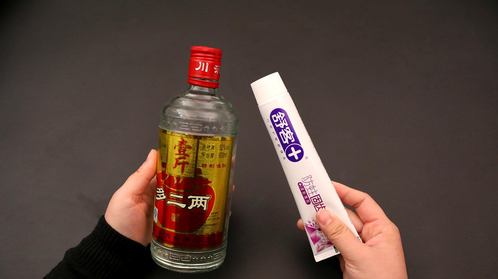 白酒视频(东北蓝天霸喝20斤白酒视频)，东北蓝天霸豪饮白酒，蓝天霸喝掉20斤白酒震撼视频  第1张
