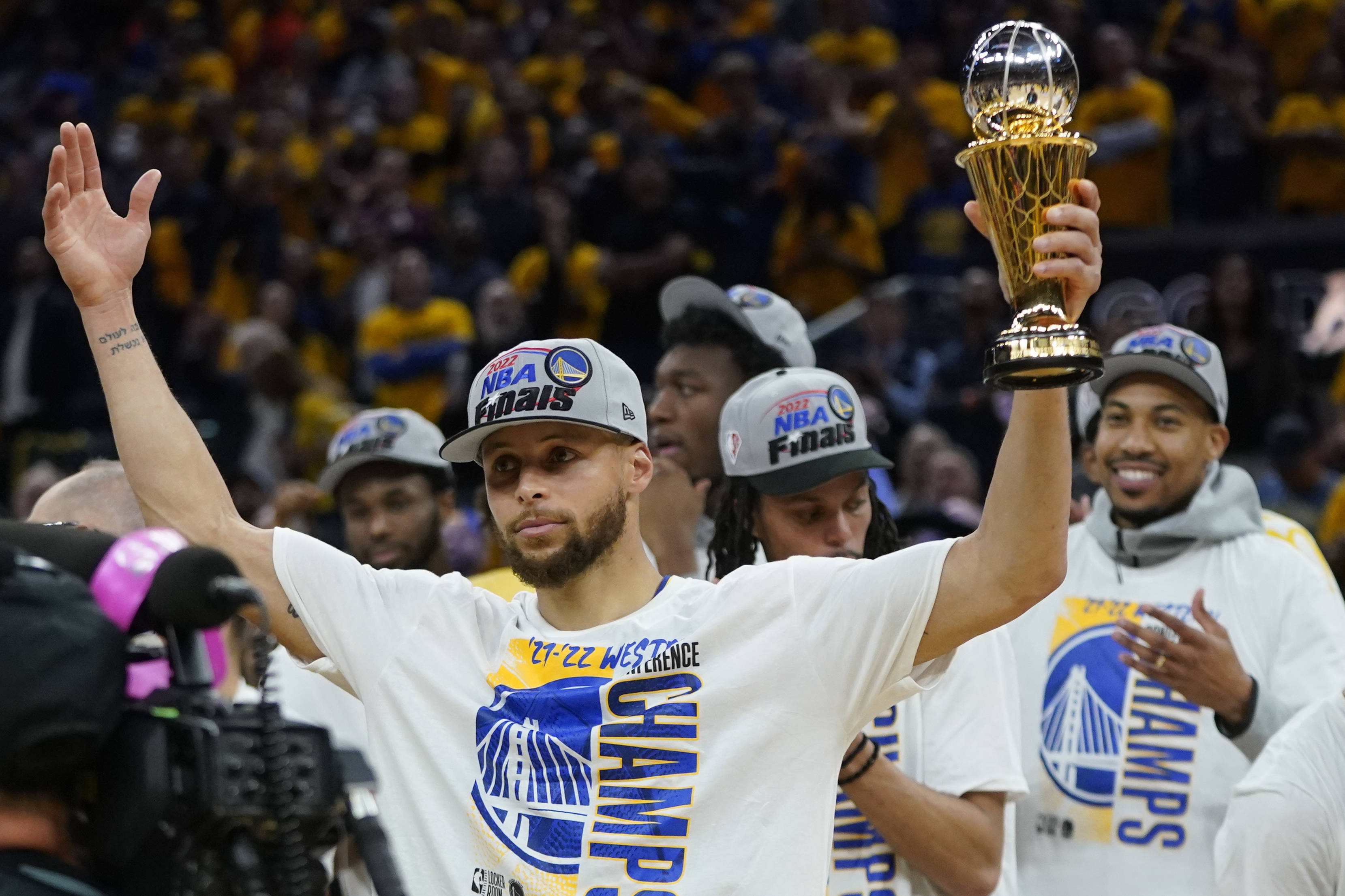 2022年nba总决赛第六场回放(2021年nba总决赛第六场录像回放)，回顾经典，揭秘2021年NBA总决赛第六场录像回放，揭秘经典，回顾与解析2021年NBA总决赛第六场录像回放  第2张