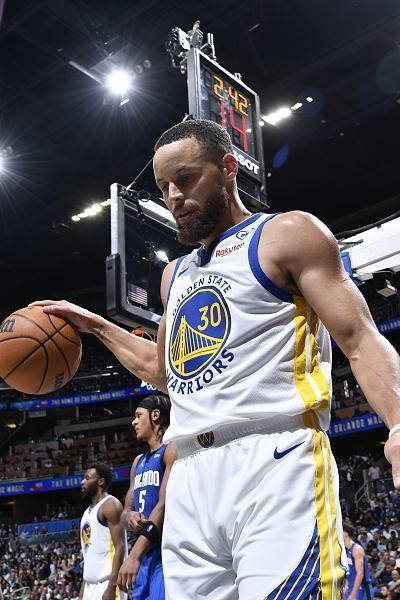 nba新浪手机(詹姆斯生涯已熬走908名对手)  第1张