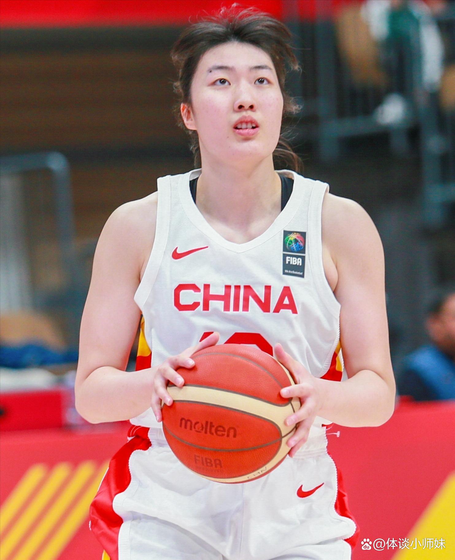 中国女篮十二人简历(中国女篮12人名单简历)  第1张